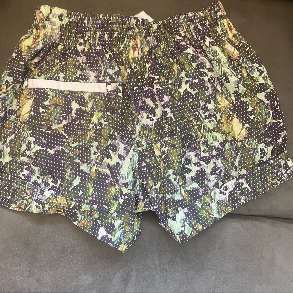 Lululemon spring break away shorts 3”  size 6 - Picture 2 of 5